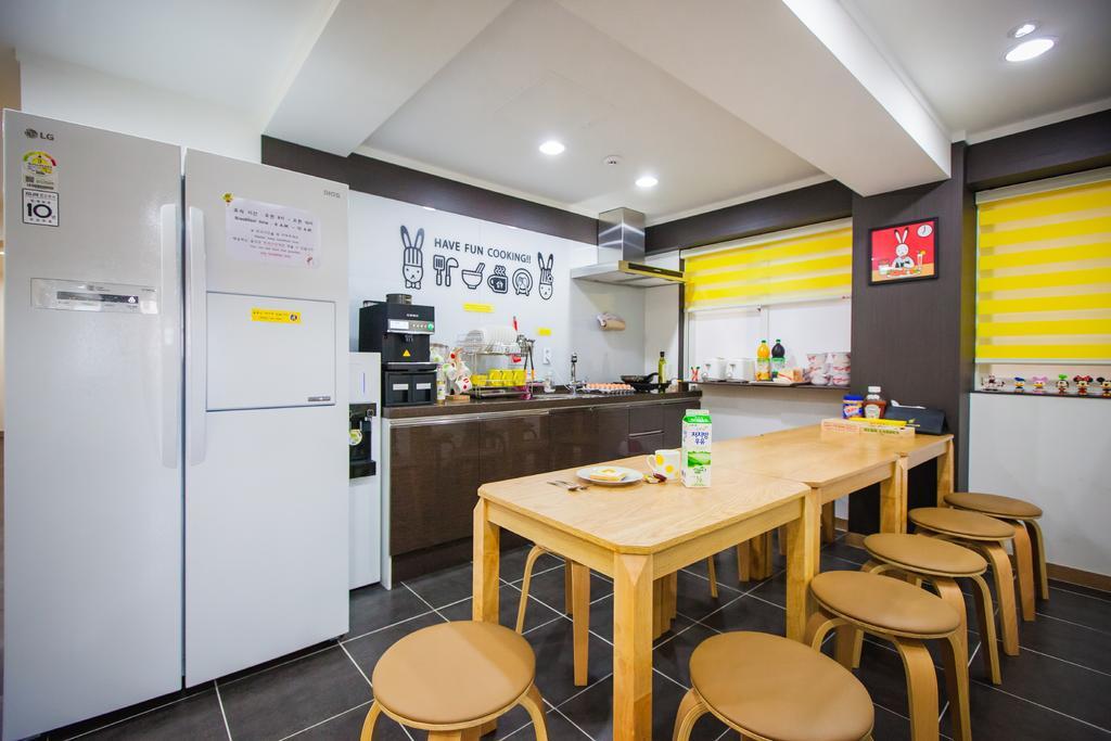 24 Guesthouse Haeundae Premier Busan Bagian luar foto